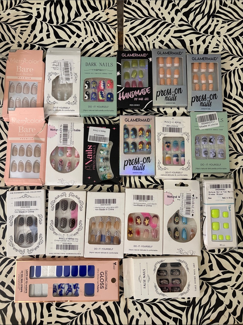Set of 20 Source Unknown Press-On Nails Set - Multi Color Assortment